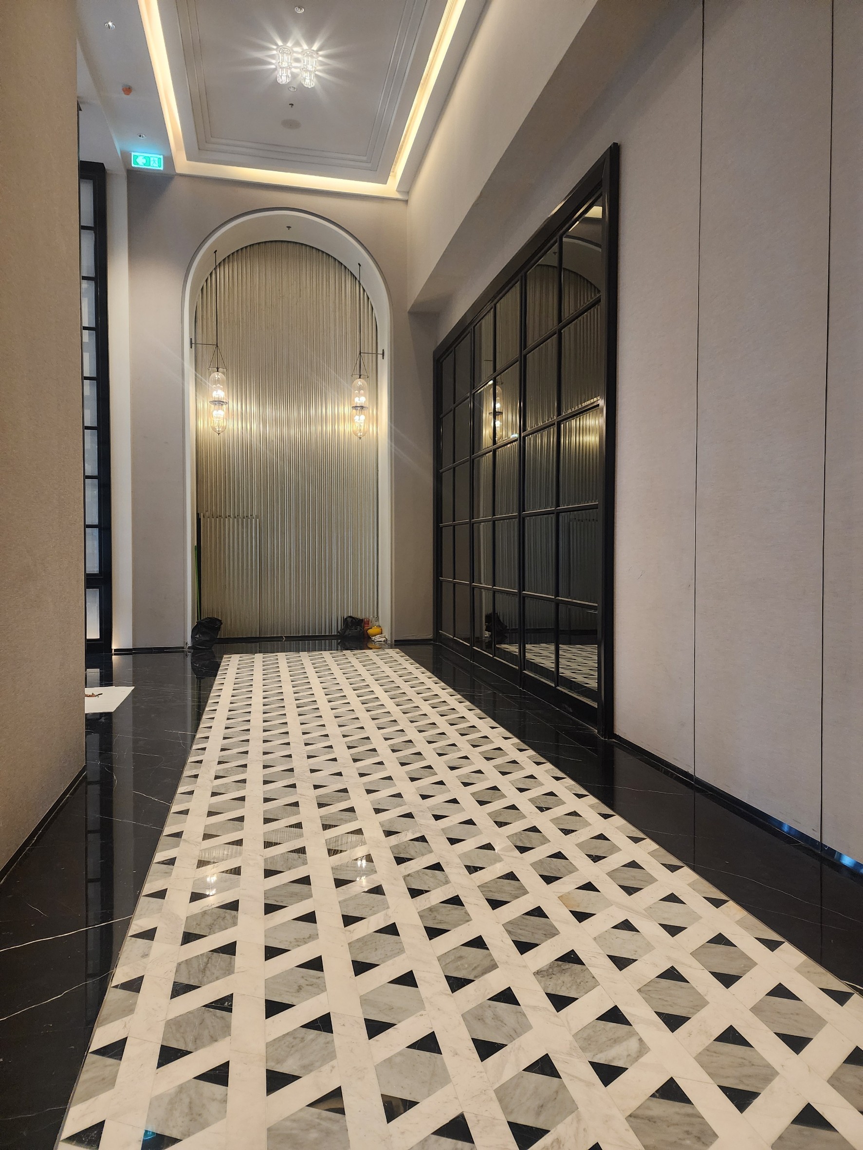 LINE_ALBUM_One Bangkok H3_250619_3_0